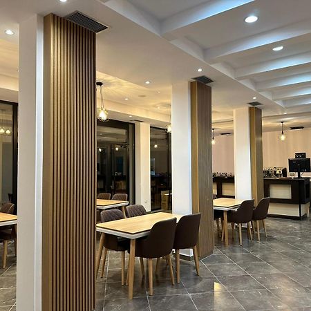 Hotel Verzaci Rinas Екстериор снимка