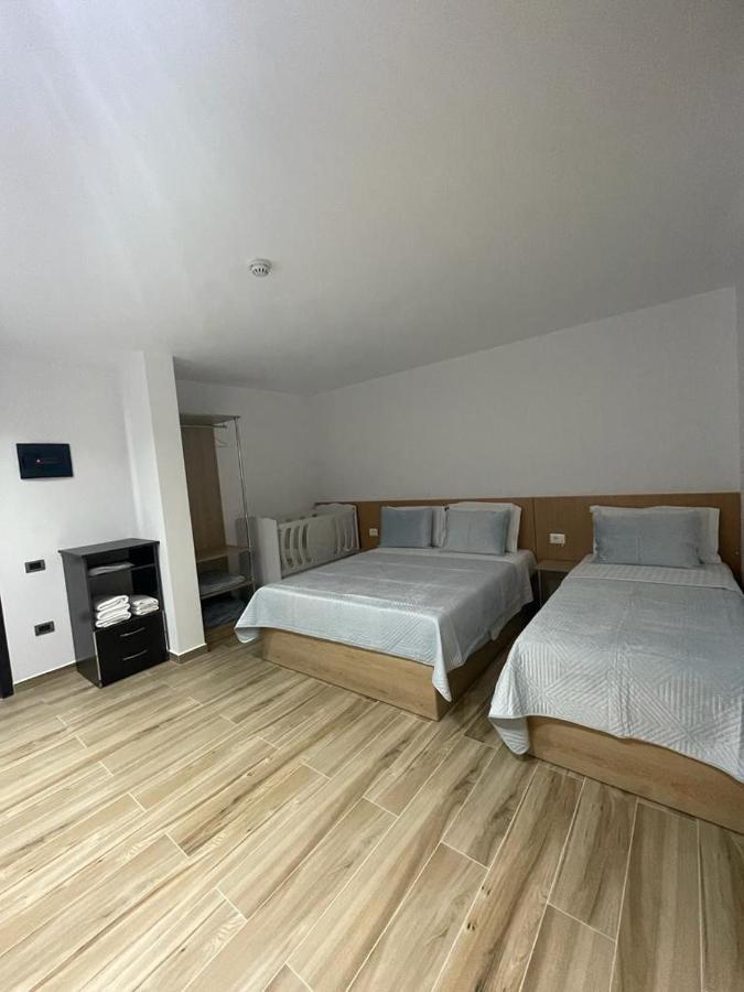 Hotel Verzaci Rinas Екстериор снимка