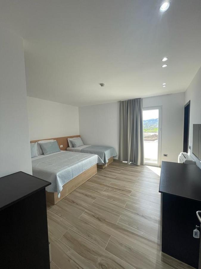 Hotel Verzaci Rinas Екстериор снимка