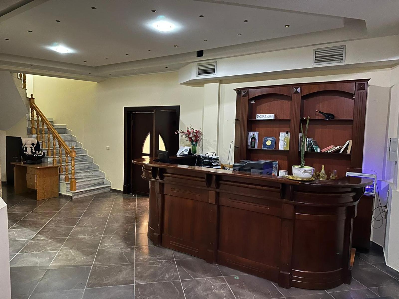 Hotel Verzaci Rinas Екстериор снимка