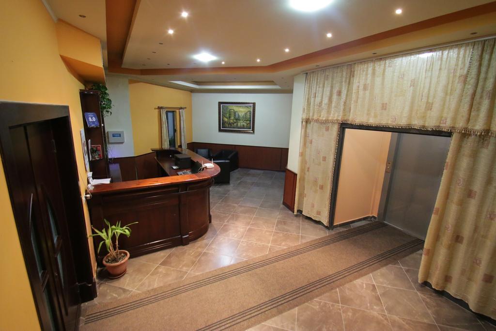 Hotel Verzaci Rinas Екстериор снимка