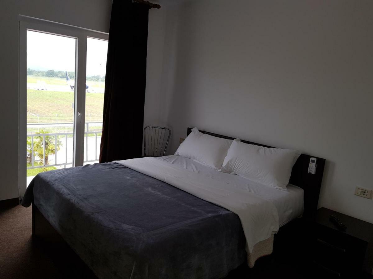 Hotel Verzaci Rinas Екстериор снимка