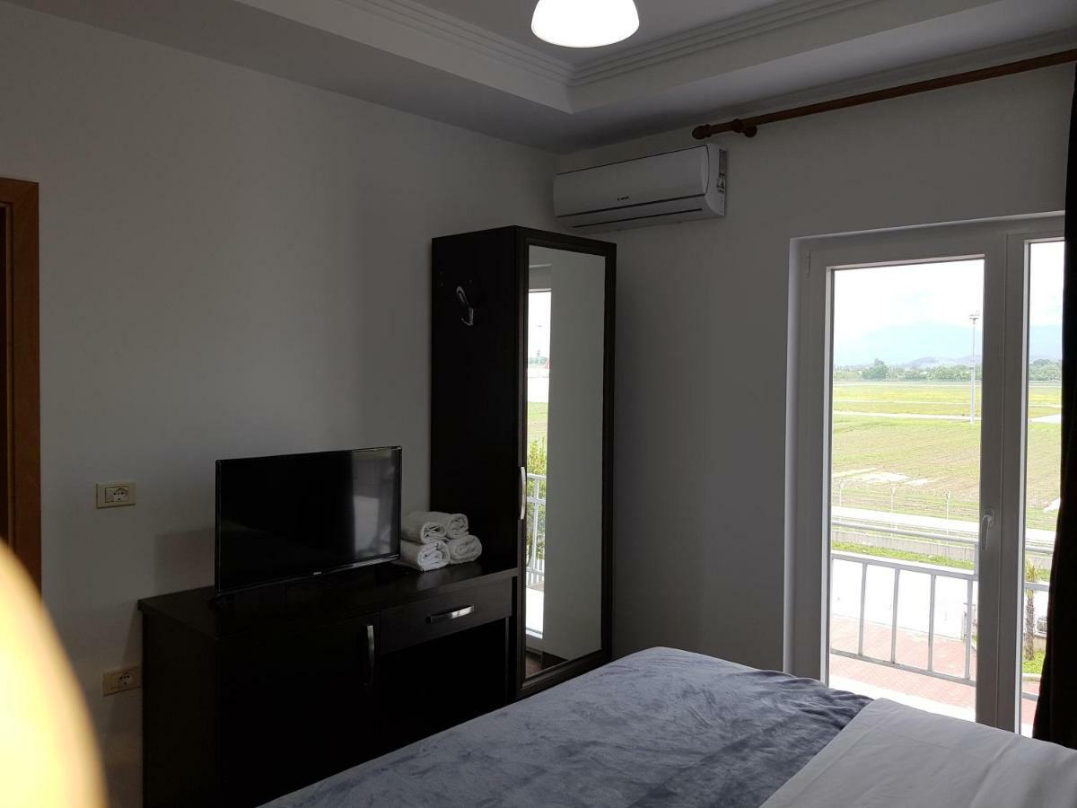 Hotel Verzaci Rinas Екстериор снимка