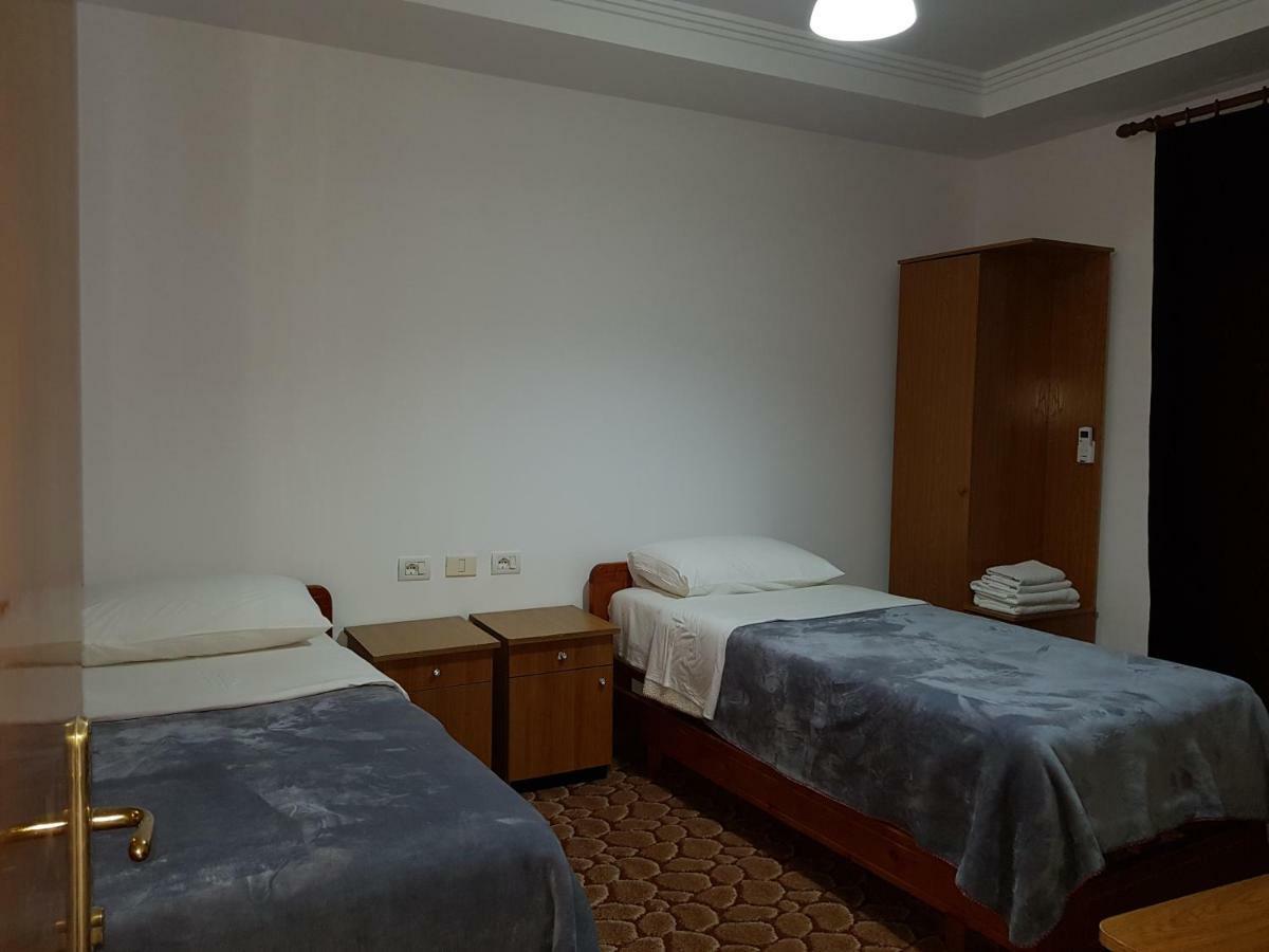 Hotel Verzaci Rinas Екстериор снимка