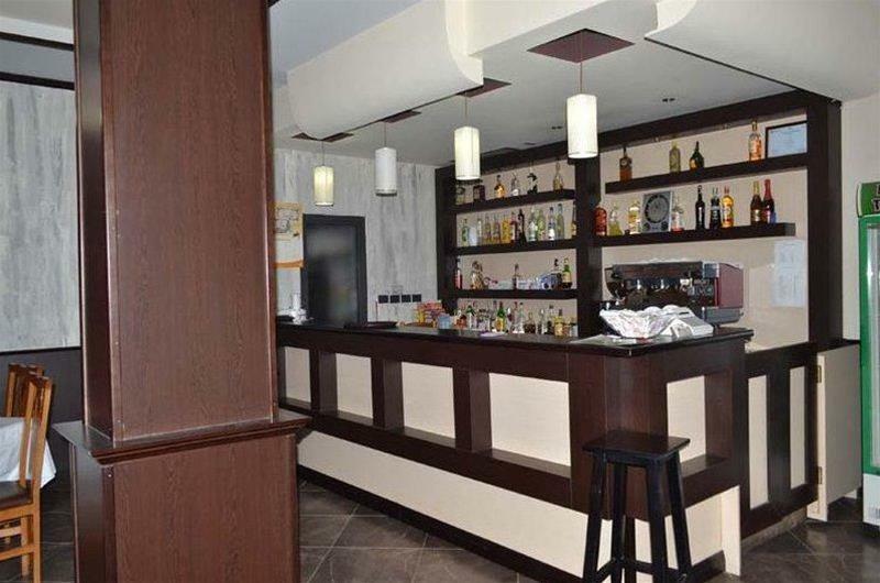 Hotel Verzaci Rinas Екстериор снимка